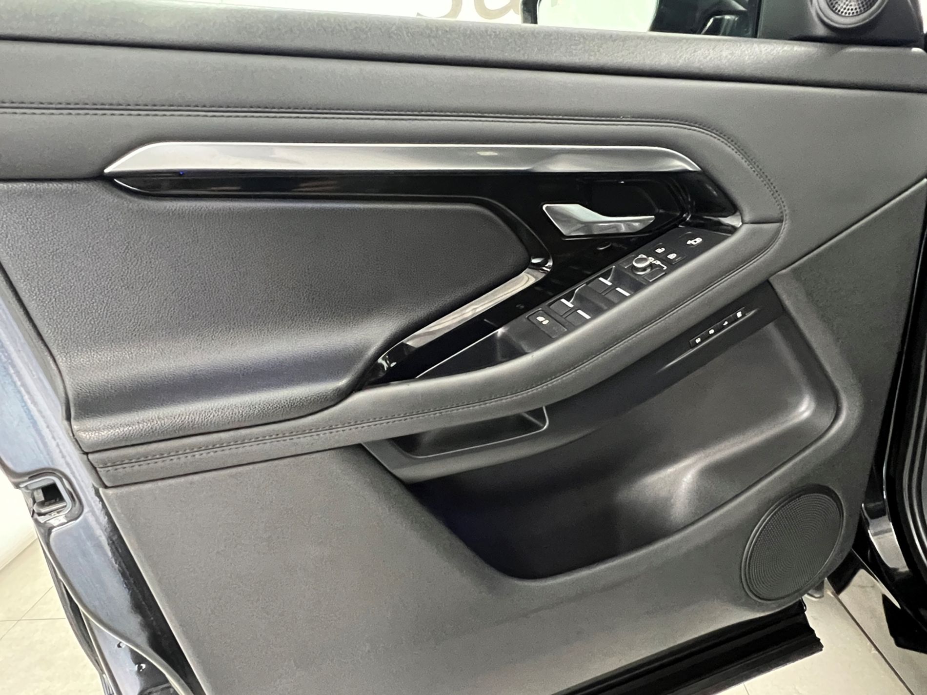 Evoque 2.0d i4 mhev awd 163cv auto - Autosani